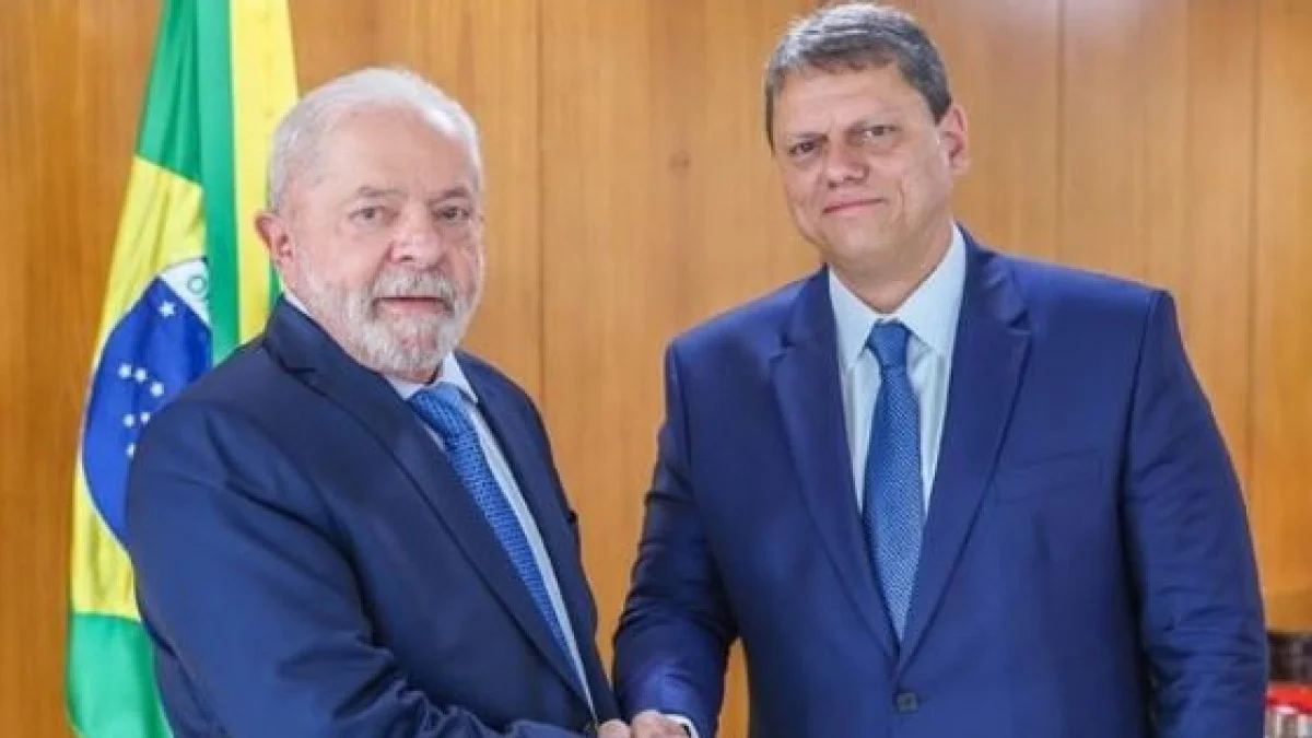 Atuação de Tarcísio na campanha de Flávio não evitou efeito "Tarlula" em SP