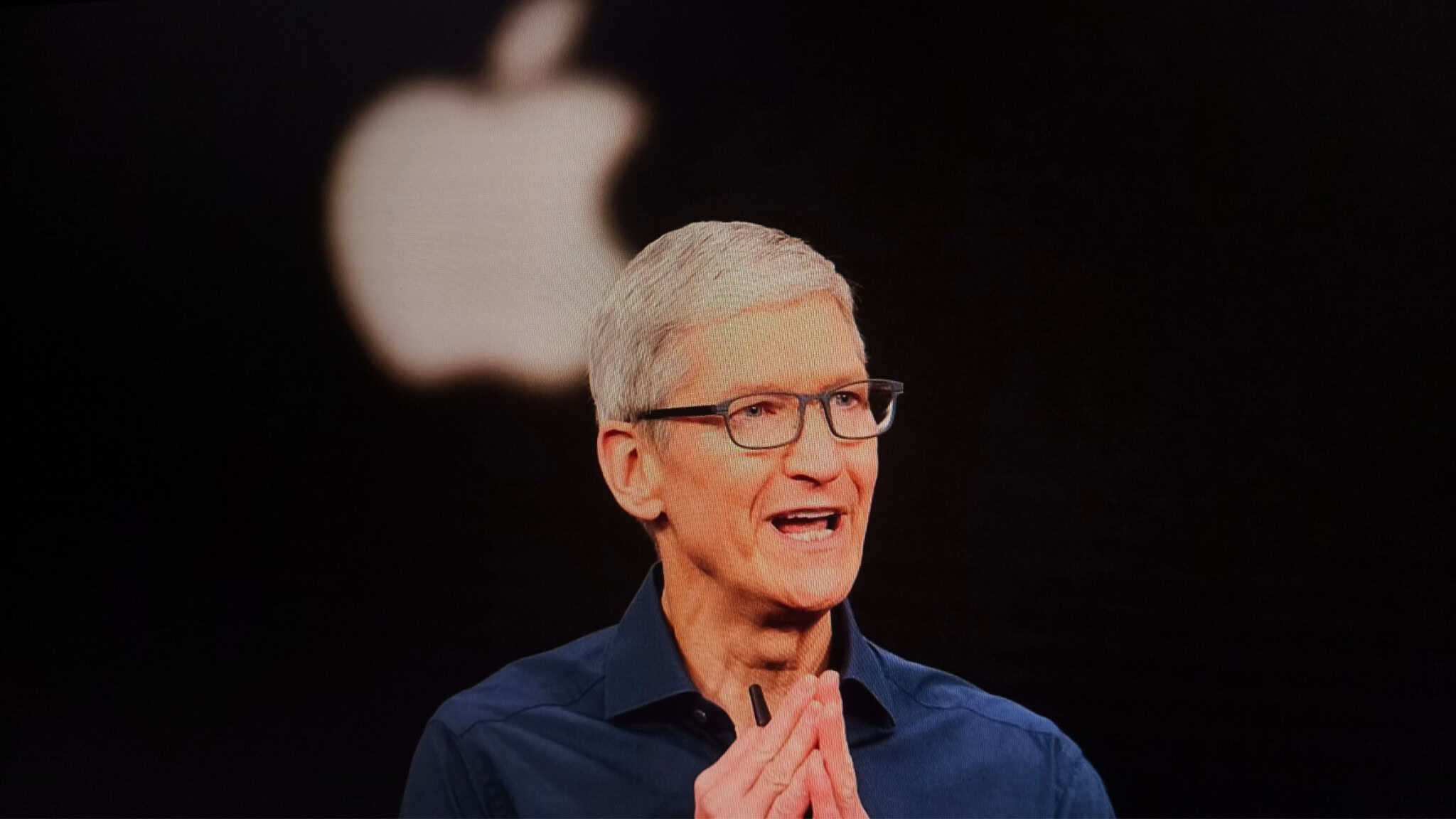 Tim Cook, CEO da Apple, falando durante evento