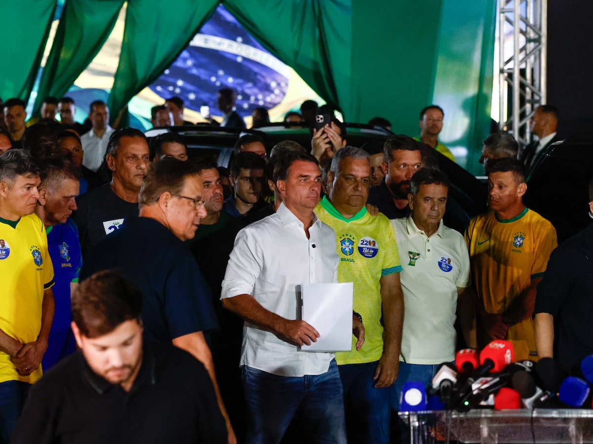 Flávio Bolsonaro saiu do Brasil? Entenda suspeita de fuga