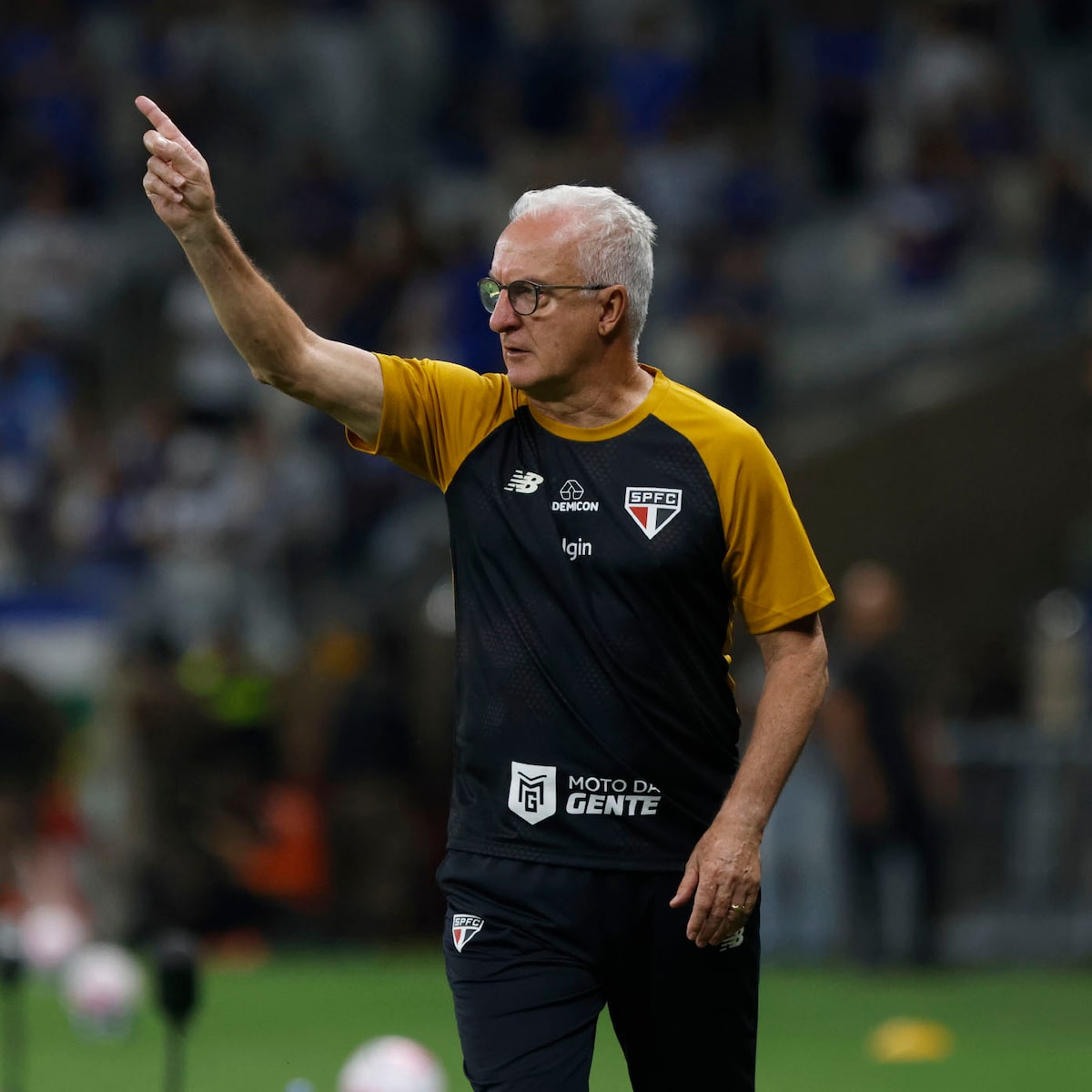 Derrota não abala Dorival: ‘Sábado temos de passar confiança ao torcedor com a ajuda de Lucas’
