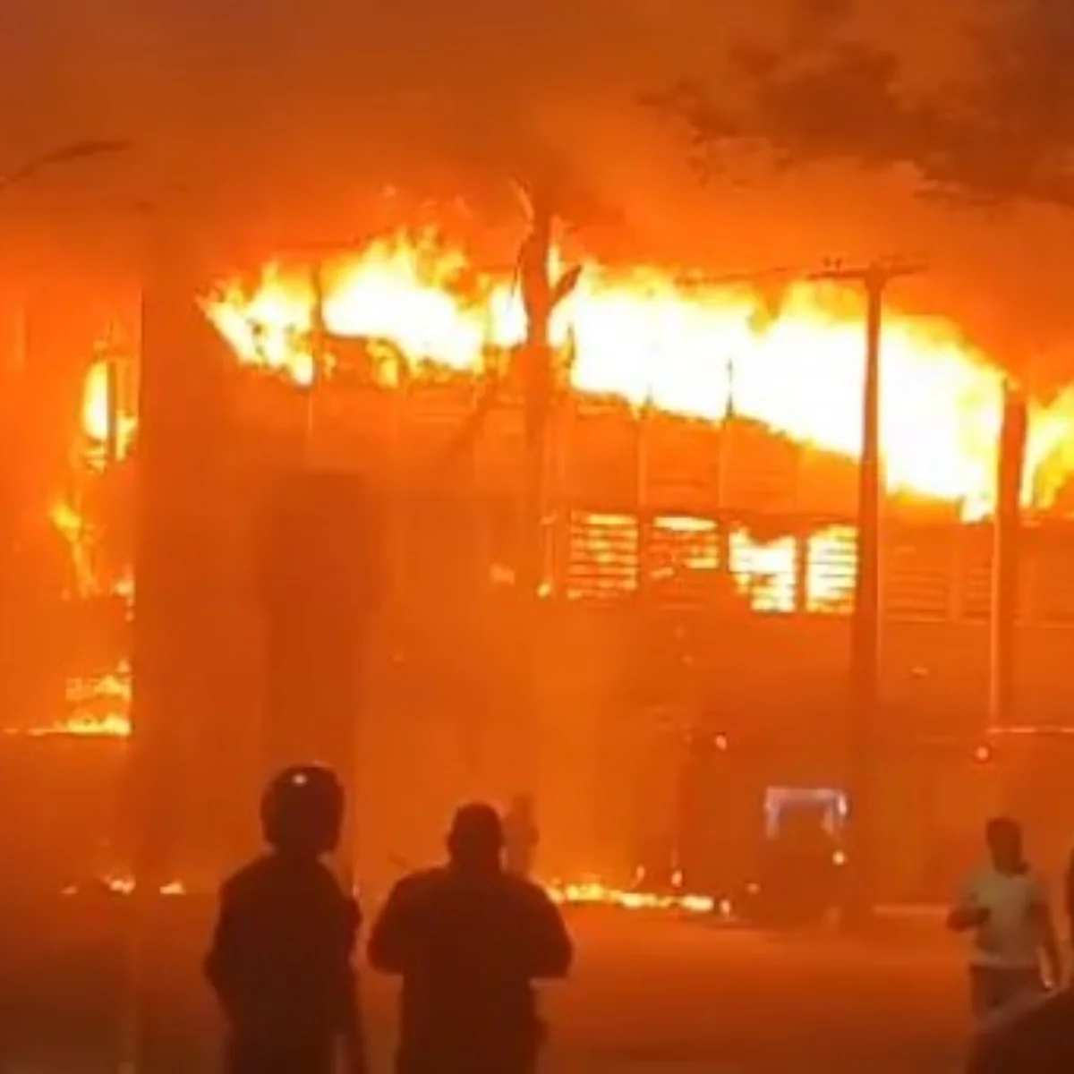 Incêndio na UFPE causou "grandes danos" ao prédio, diz universidade