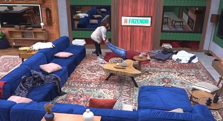 Renata Del Bianco desce a lenha em Darlin Ferrattry: ‘Tudo é sobre ela’