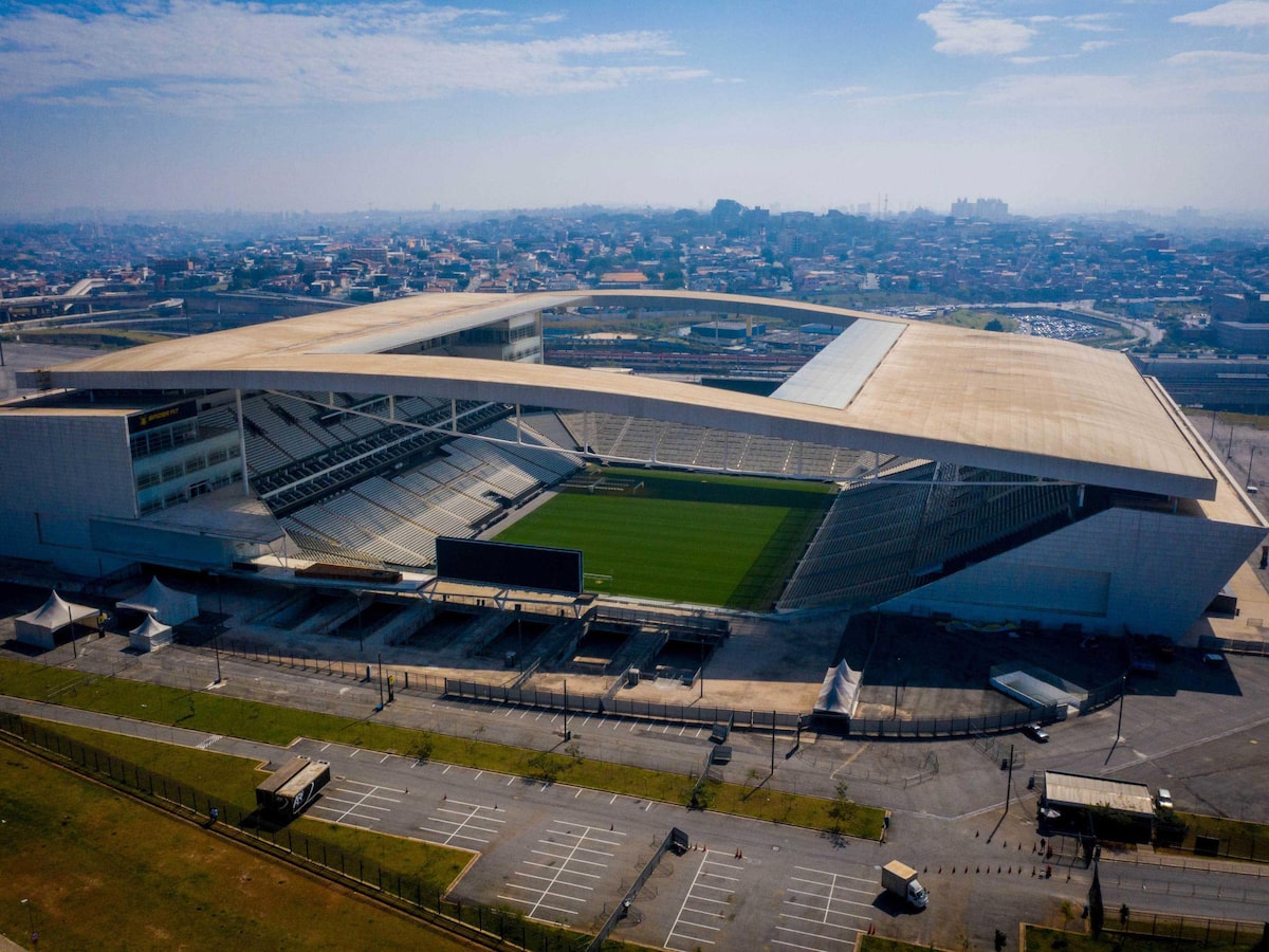 Corinthians suspende pagamentos à Caixa e estuda ceder naming rights por 15 anos