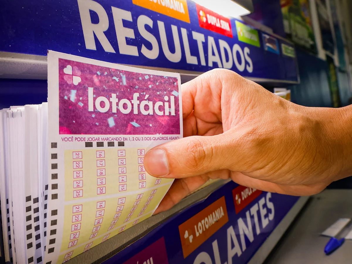 Dois ganhadores dividem prêmio principal da Lotofácil 3803. Veja resultado