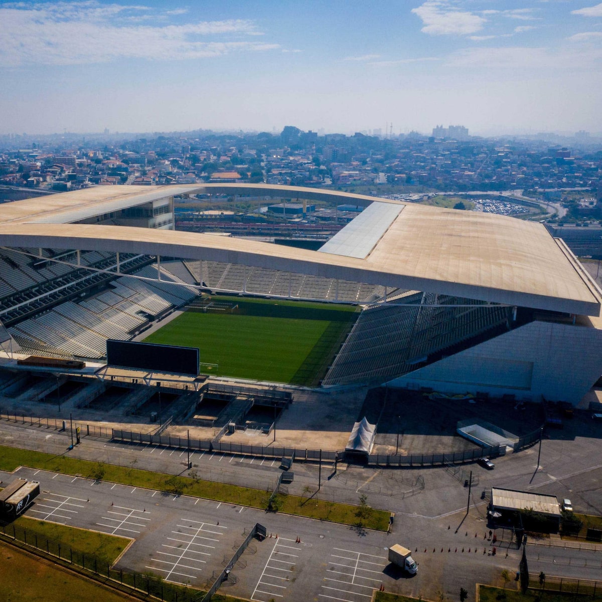 Corinthians suspende pagamentos à Caixa e estuda ceder naming rights por 15 anos