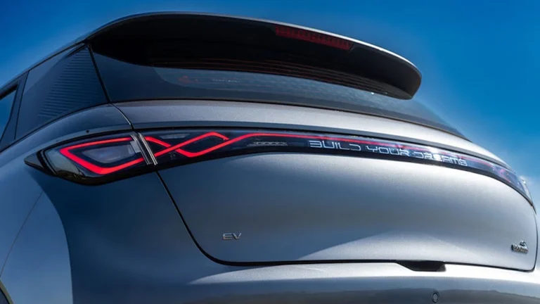 BYD faz queima e joga preços do Dolphin no chão para encarar GAC e Geely