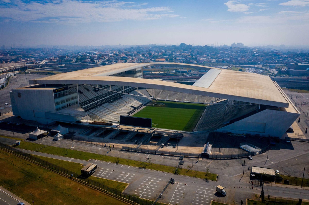 Corinthians suspende pagamentos à Caixa e estuda ceder naming rights por 15 anos