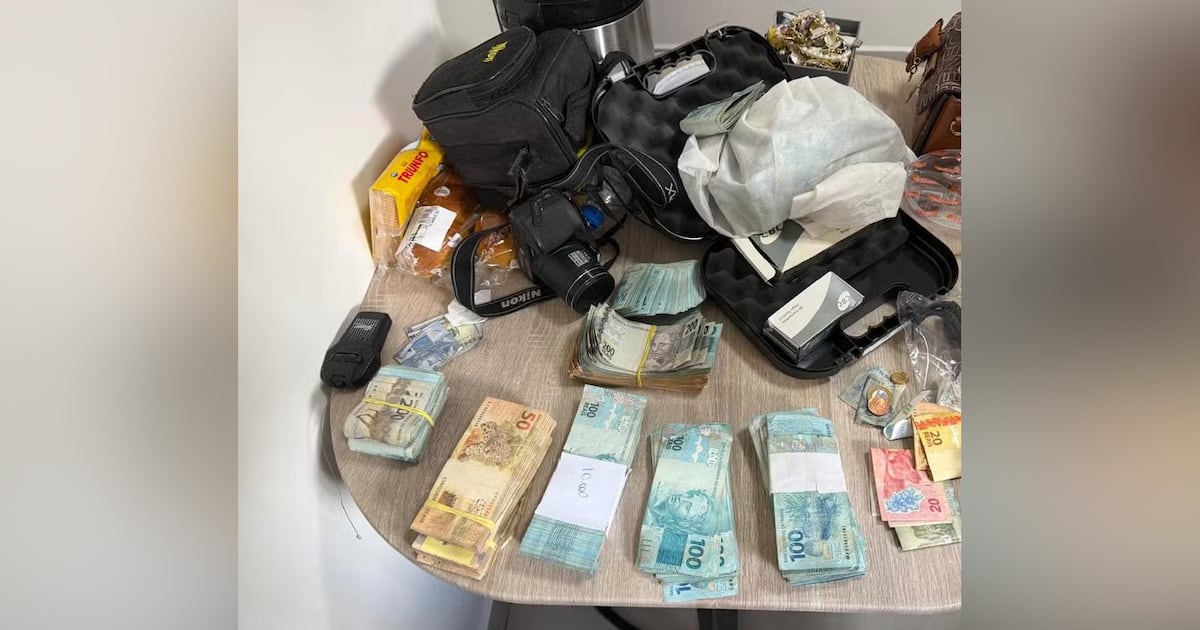 MP apreende R$ 155 mil e US$ 10 mil de carcereiro suspeito de favorecer Milton Leite