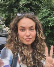 Ator Daniel Blanco se emociona ao falar da morte da irmã, Lua Blanco. Veja