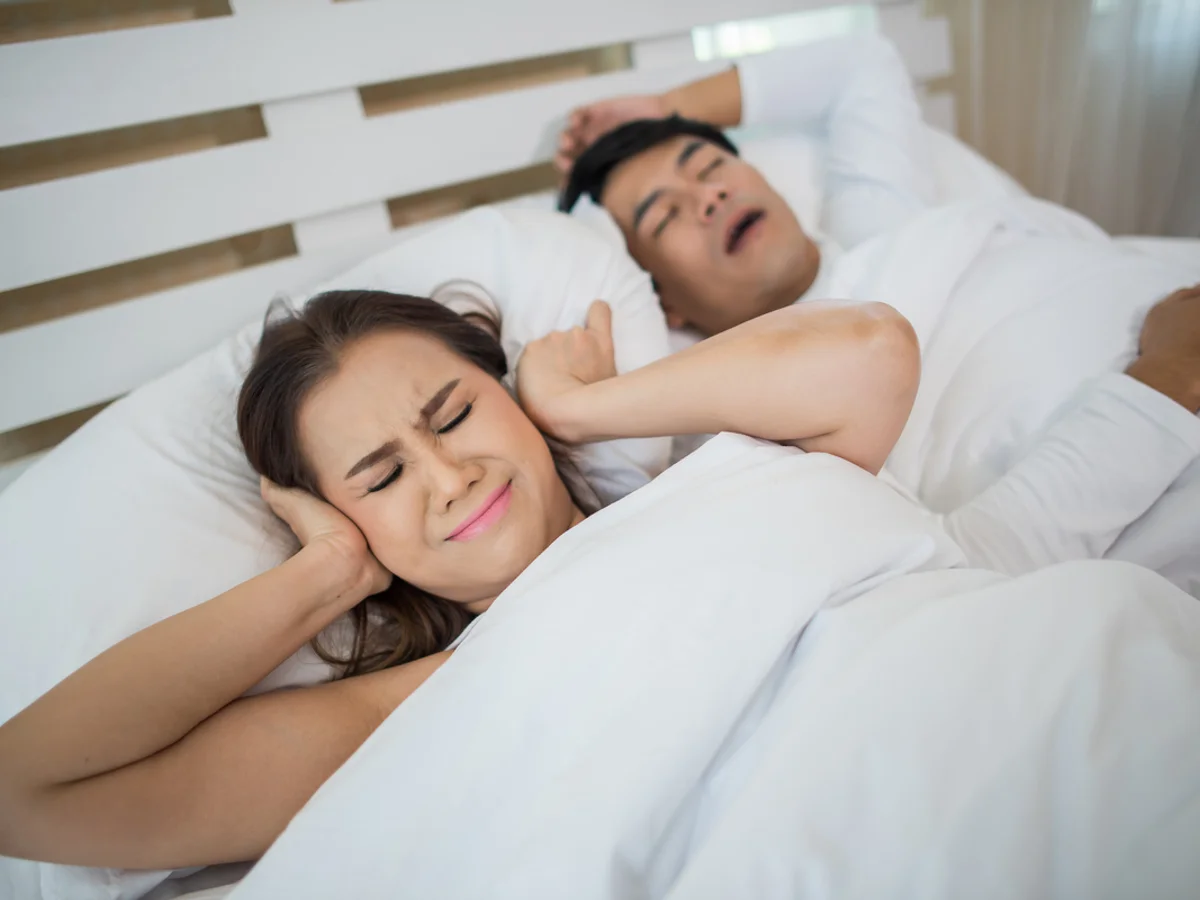 Dormir separados não acaba com o sexo, mas exige intimidade planejada