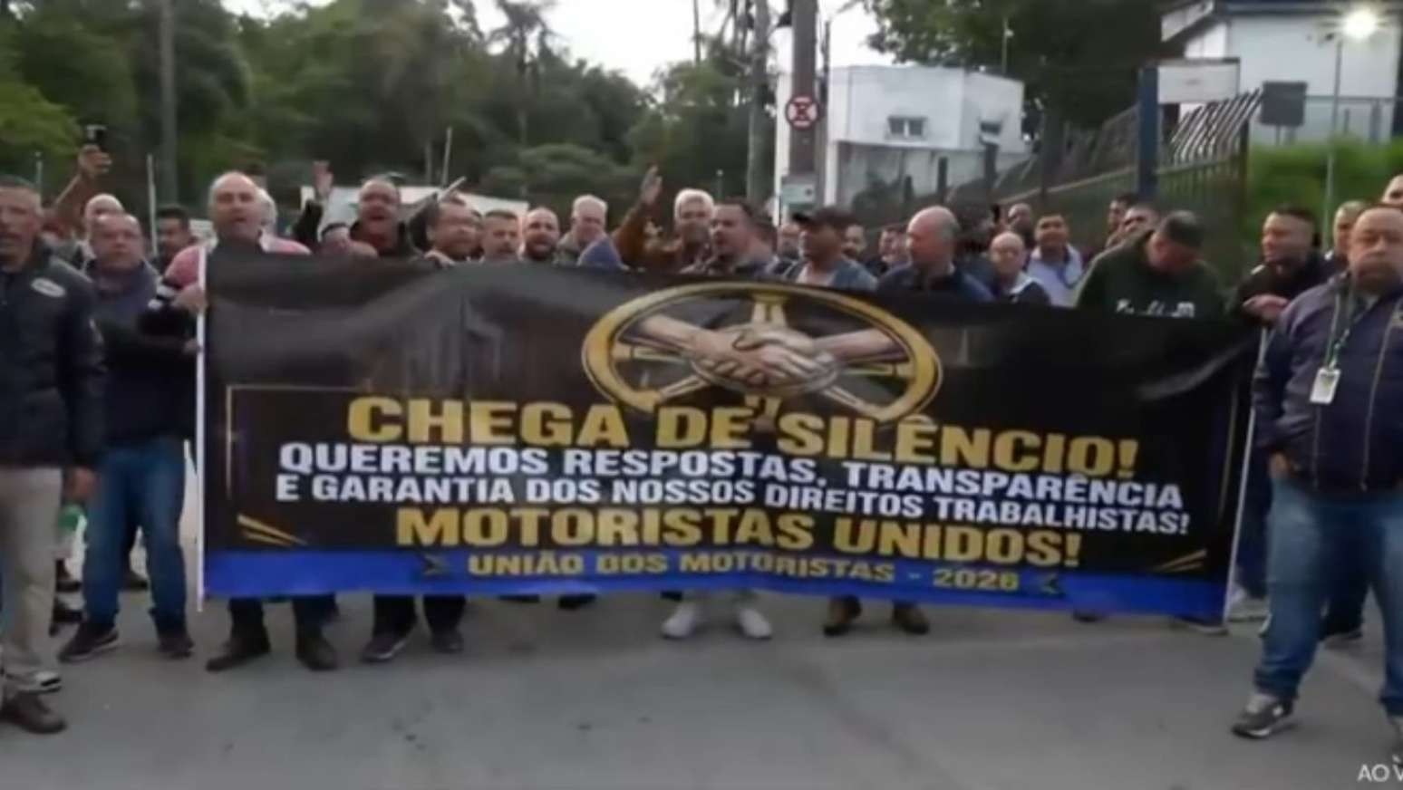 Motoristas de ônibus fazem greve e mais de 200 mil passageiros são afetados em SP