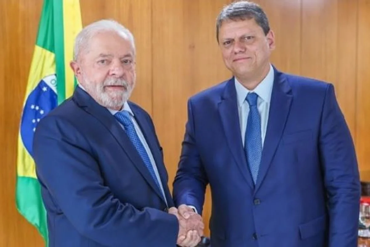 Atuação de Tarcísio na campanha de Flávio não evitou efeito "Tarlula" em SP
