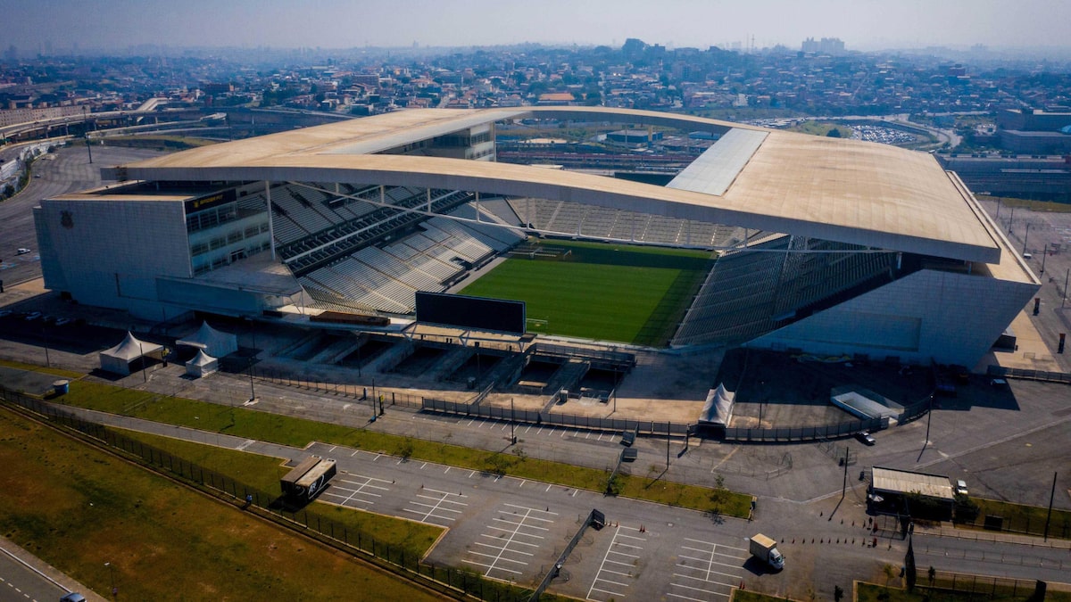 Corinthians suspende pagamentos à Caixa e estuda ceder naming rights por 15 anos