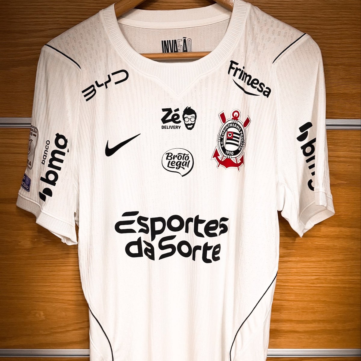 Clubes podem vender camisas com logomarca de bet produzidas antes de MP? Entenda