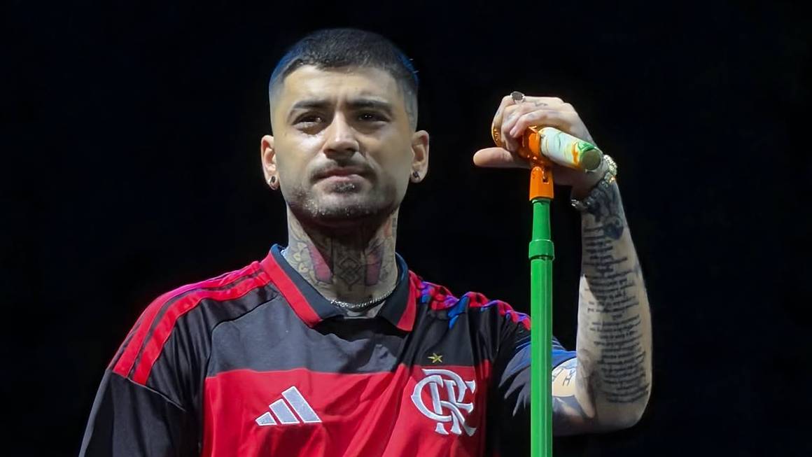 Zayn, ex-One Direction, usa camisa do Flamengo em show no estádio do Palmeiras e se desculpa