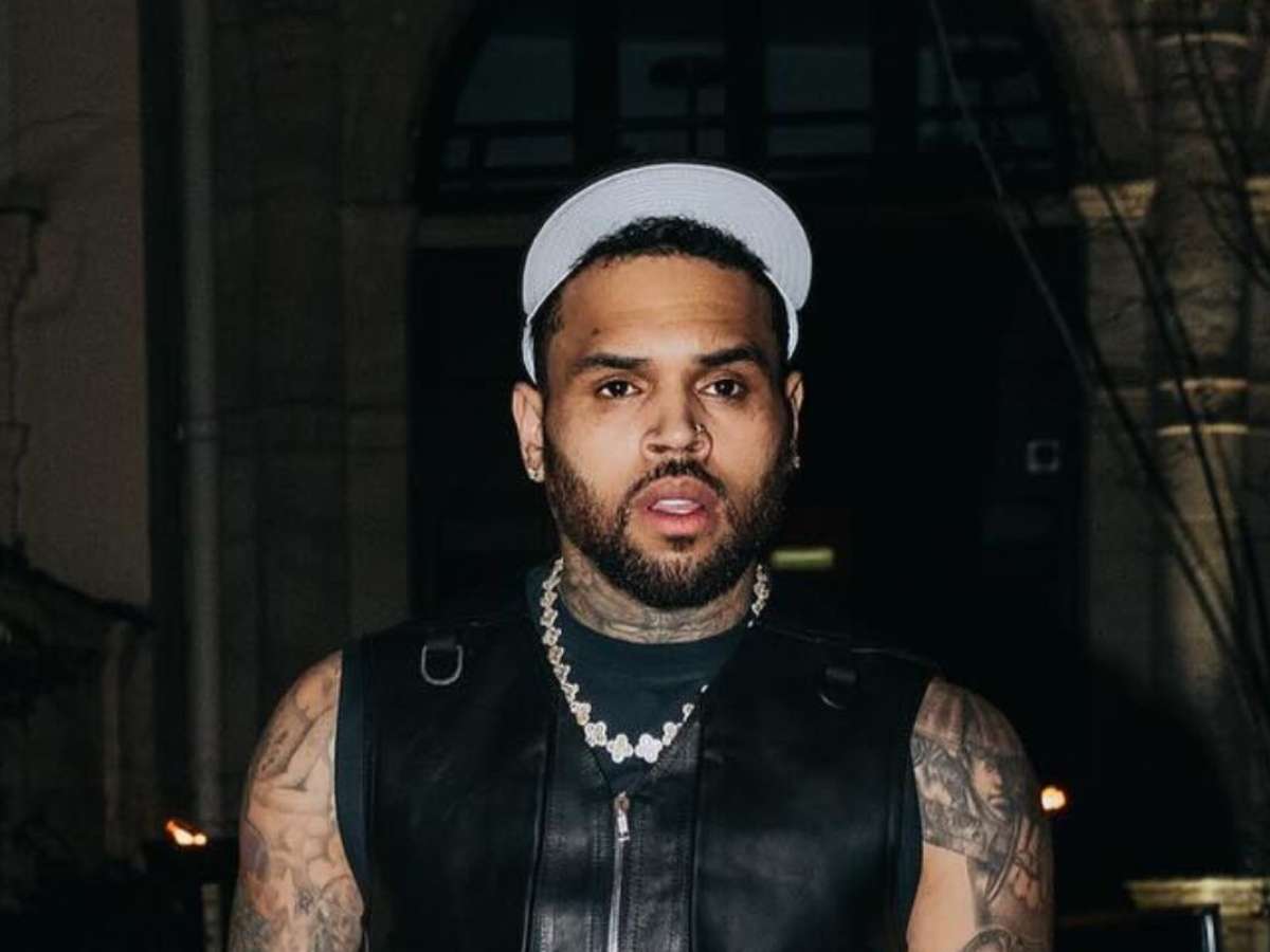 Chris Brown pode ser preso por agredir produtor com garrafa na cabeça em Londres; entenda