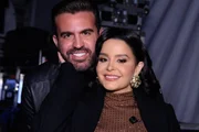Maraisa e Fernando Mocó posa nos bastidores de um show