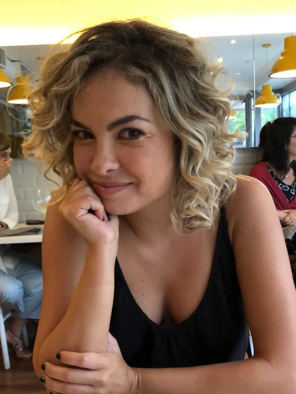 Ator Daniel Blanco se emociona ao falar da morte da irmã, Lua Blanco. Veja