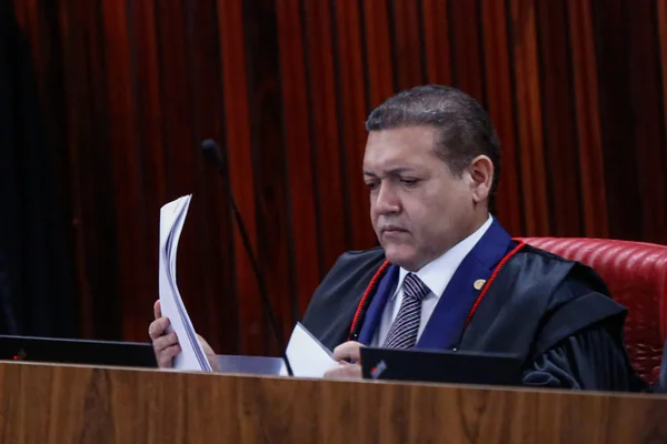 Kassio arquiva ação sobre canais no WhatsApp após nova resolução