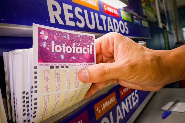 Dois ganhadores dividem prêmio principal da Lotofácil 3803. Veja resultado